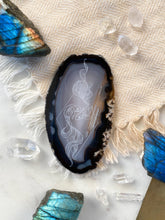 Load image into Gallery viewer, Pisces Zodiac Symbol Agate Slices Astrology
