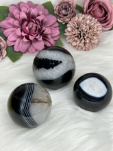 Load image into Gallery viewer, Black Agate - Spheres