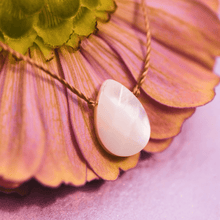 Load image into Gallery viewer, Mother of Pearl Gemstone Necklace