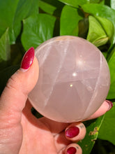 Load image into Gallery viewer, Rose Quartz Sphere