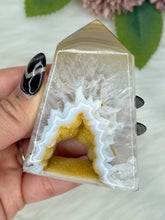 Load image into Gallery viewer, Druzy Agate Towers