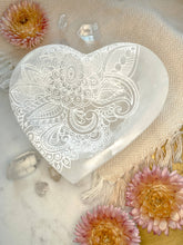 Load image into Gallery viewer, Henna Heart Selenite Crystal Bowl