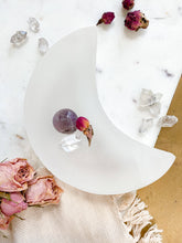 Load image into Gallery viewer, Selenite Heart or Moon Bowl