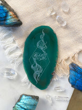Load image into Gallery viewer, Pisces Zodiac Symbol Agate Slices Astrology