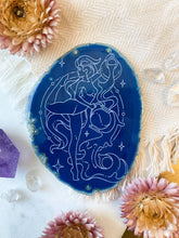 Load image into Gallery viewer, Aquarius Zodiac Symbol Agate Slices Astrology