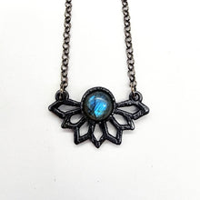 Load image into Gallery viewer, Labradorite Radiance Necklace