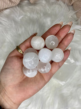 Load image into Gallery viewer, Selenite-Tumbles