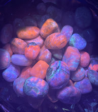 Load image into Gallery viewer, Hackmanite - Tumbles