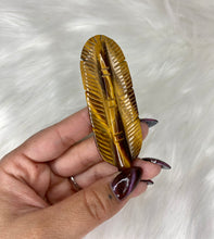 Load image into Gallery viewer, Tiger Eye Carved Feather