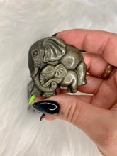Load image into Gallery viewer, Elephant Carving - Mother and Child