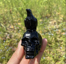 Load image into Gallery viewer, Obsidian Skull and Crow/Raven Carving
