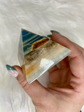 Load image into Gallery viewer, Blue Onyx - Pyramid