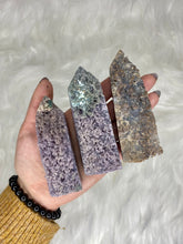 Load image into Gallery viewer, Grape Agate - Towers