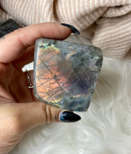 Load image into Gallery viewer, Labradorite Freeform - Rainbow/Purple flash