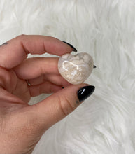 Load image into Gallery viewer, Flower Agate- Heart