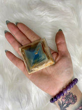 Load image into Gallery viewer, Blue Onyx - Pyramid