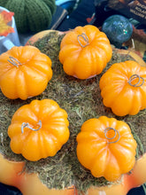 Load image into Gallery viewer, Beeswax Pumpkin Candles
