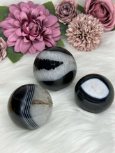 Load image into Gallery viewer, Black Agate - Spheres
