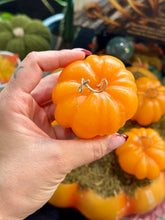 Load image into Gallery viewer, Beeswax Pumpkin Candles
