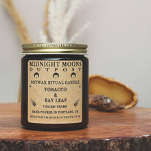 Load image into Gallery viewer, Tobacco &amp; Bayleaf Soy Candle
