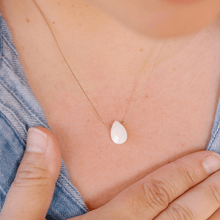Load image into Gallery viewer, Mother of Pearl Gemstone Necklace
