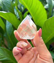 Load image into Gallery viewer, Quartz Faceted Egg
