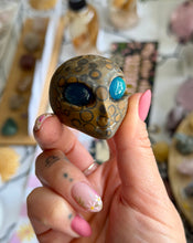 Load image into Gallery viewer, Crystal Alien Heads Skull Carvings w/ Catseye
