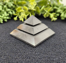 Load image into Gallery viewer, Shungite Pyramid Saqqara 5cm
