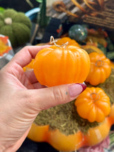 Load image into Gallery viewer, Beeswax Pumpkin Candles
