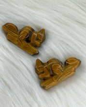 Load image into Gallery viewer, Crystal Squirrel Carving
