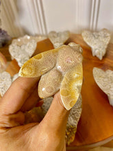 Load image into Gallery viewer, Crystal Bee Carvings
