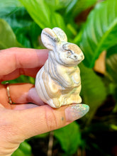 Load image into Gallery viewer, Crystal Carved Bunny Rabbit
