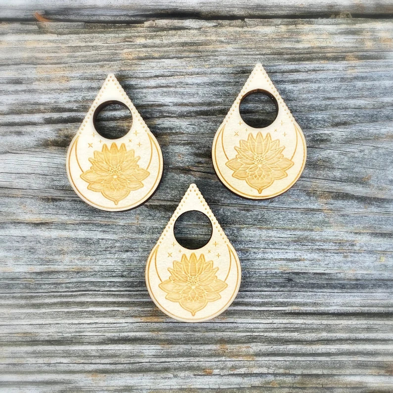 Lotus teardrop wooden sphere stand