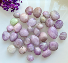 Load image into Gallery viewer, Kunzite - Tumbles
