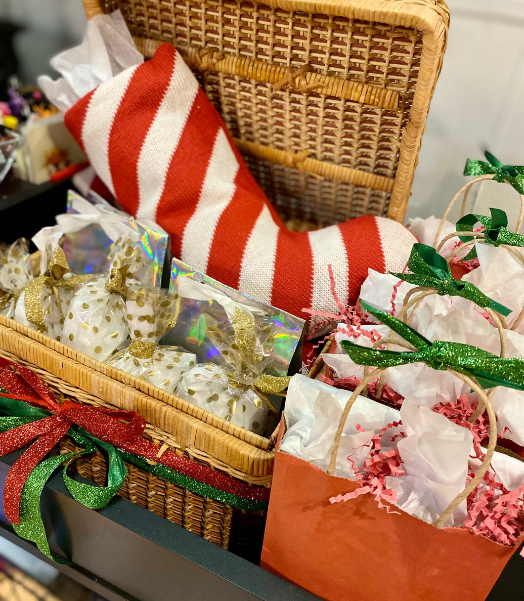 🎁⛄️Holiday Surprise Grab Bags❄️🎄