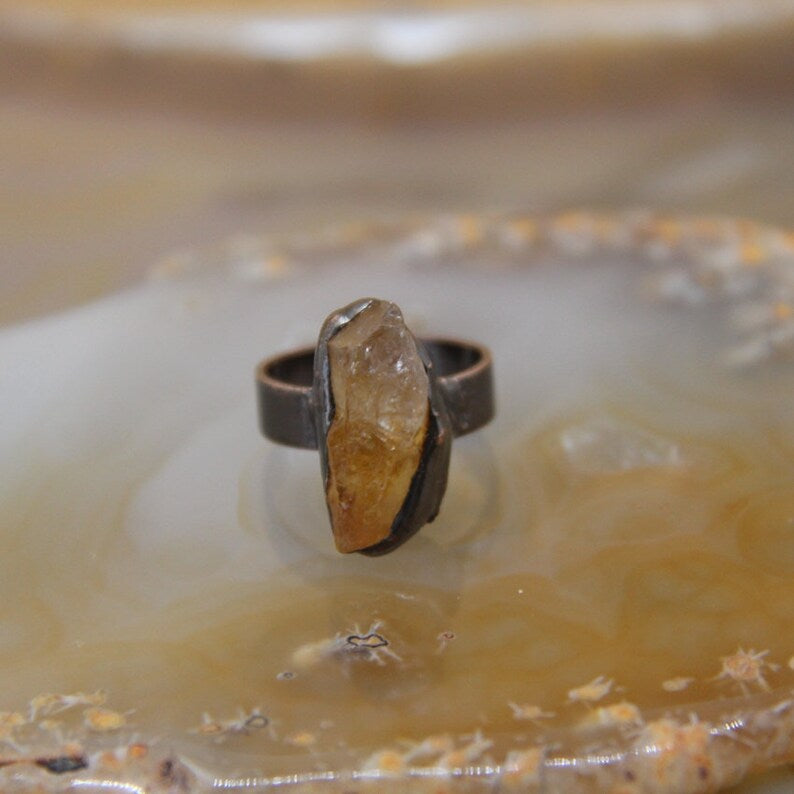 Antique style band crystal ring