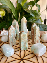 Load image into Gallery viewer, Caribbean Calcite-Tower
