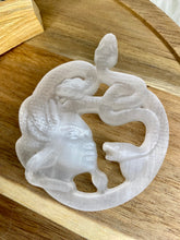 Load image into Gallery viewer, Medusa Carving - Selenite

