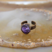 Load image into Gallery viewer, Antique style band crystal ring
