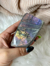 Load image into Gallery viewer, Labradorite Freeform - Rainbow/Purple flash
