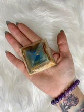 Load image into Gallery viewer, Blue Onyx - Pyramid
